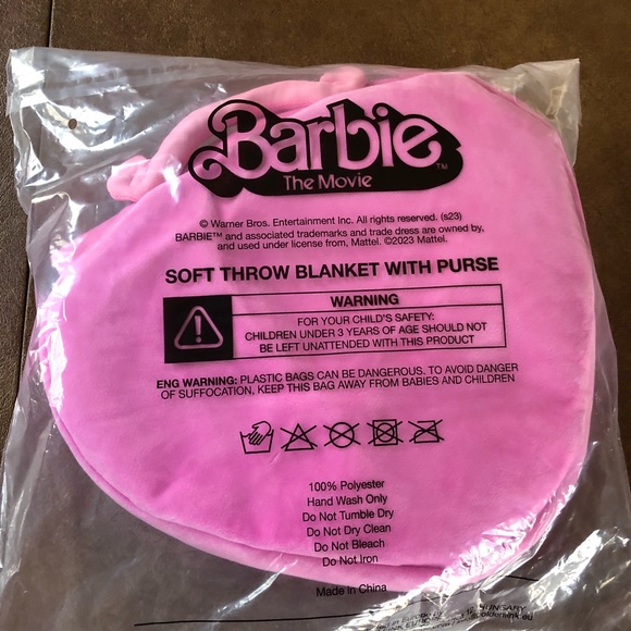 The Barbie Movie Purse & Soft Throw Blanket Set 2023 New READY TO SHIP NOW - Picture 2 of 5
